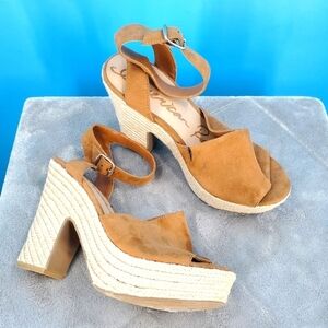 American Rag tan platform woven sandals 7